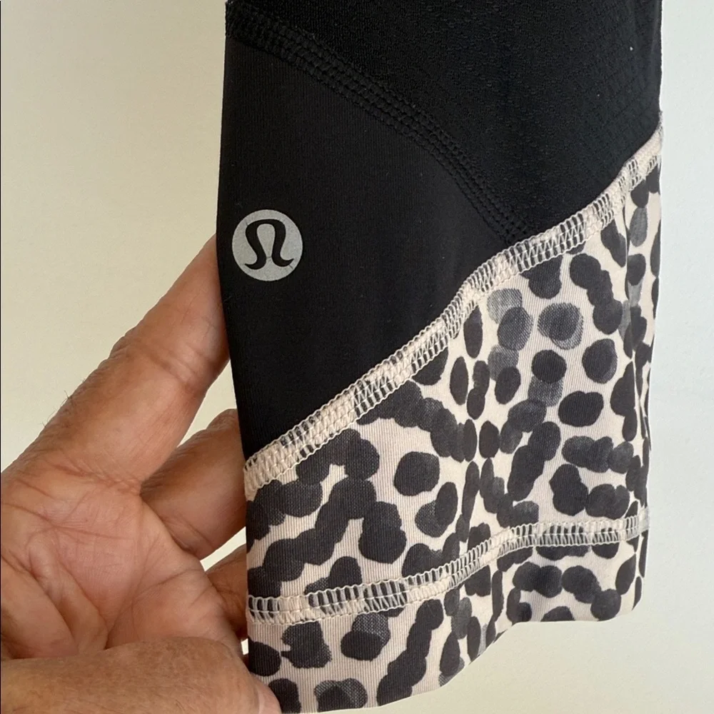 lululemon athletica Women’s Black and Gray Patterned Leggings